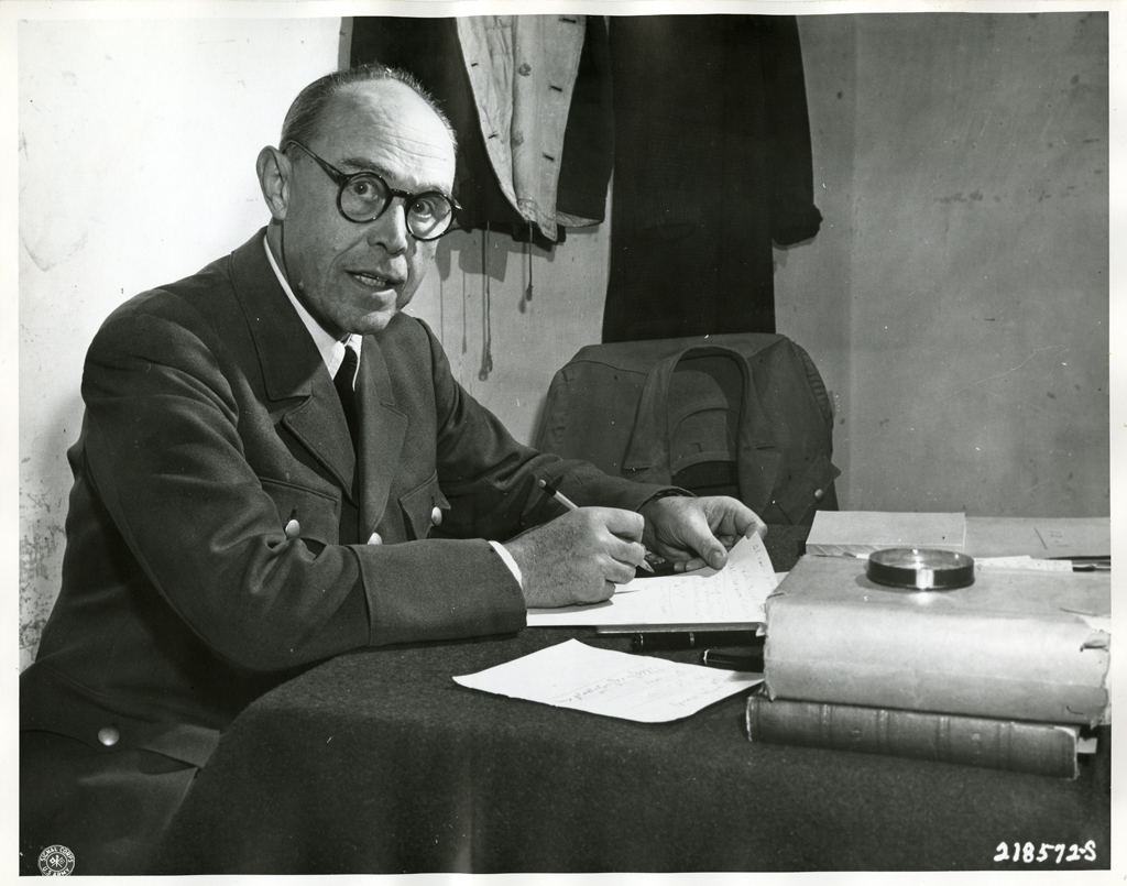 witness_albert_kesselring_photographed_at_nuremberg_trials