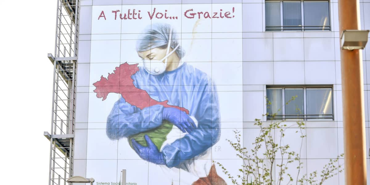 Emergenza coronaviru, murales all’Ospedale di Bergamo per ringraziare medici e infermieriEmergenza coronaviru, murales all’Ospedale di Bergamo per ringraziare medici e infermieri