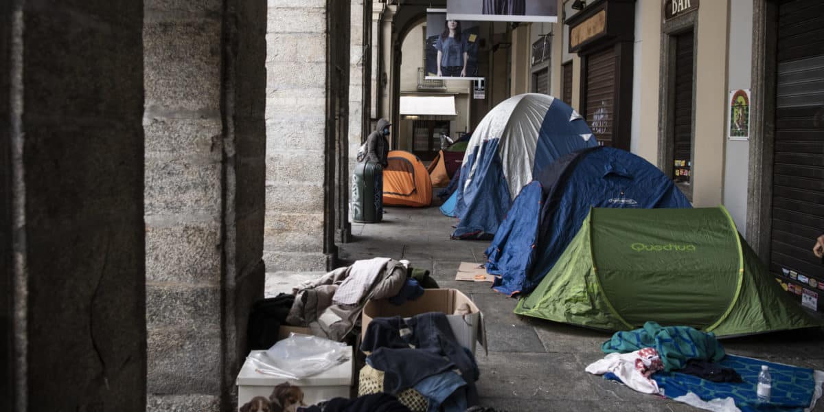 Senza tetto dormono davanti al Comune di Torino