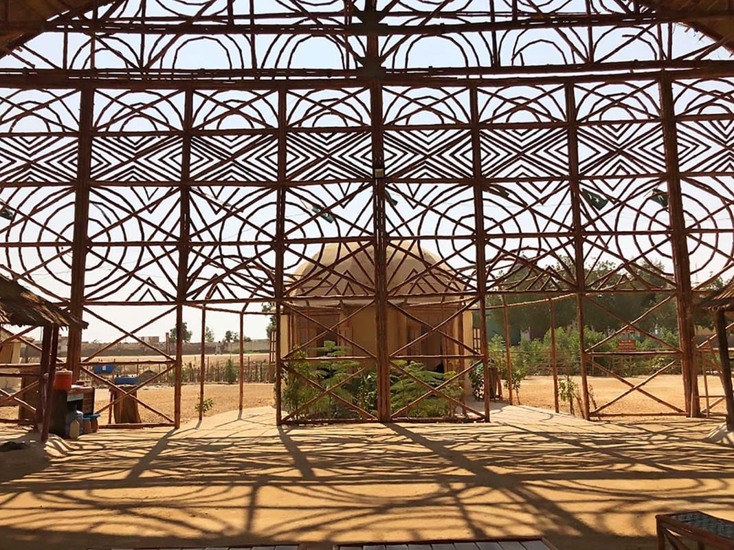 A light and collective space