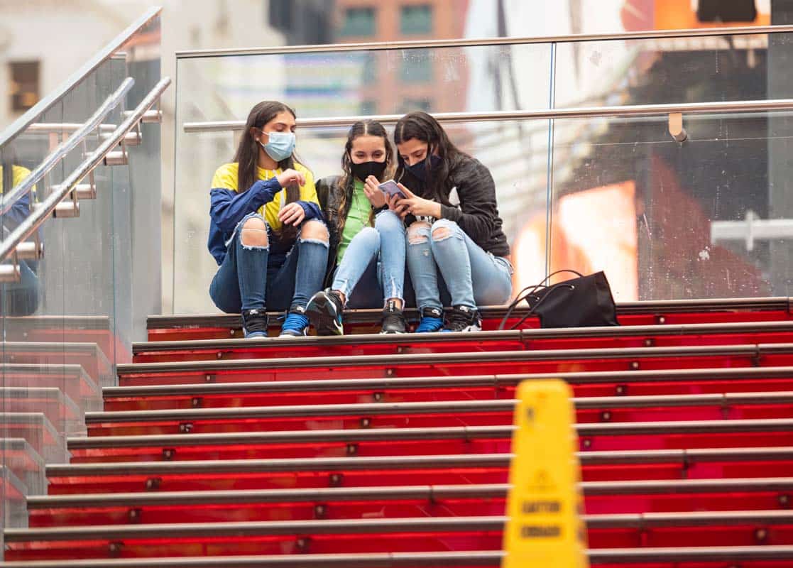 Entertainment & Tourism Industries In New York City Struggle Under Pandemic Restrictions
