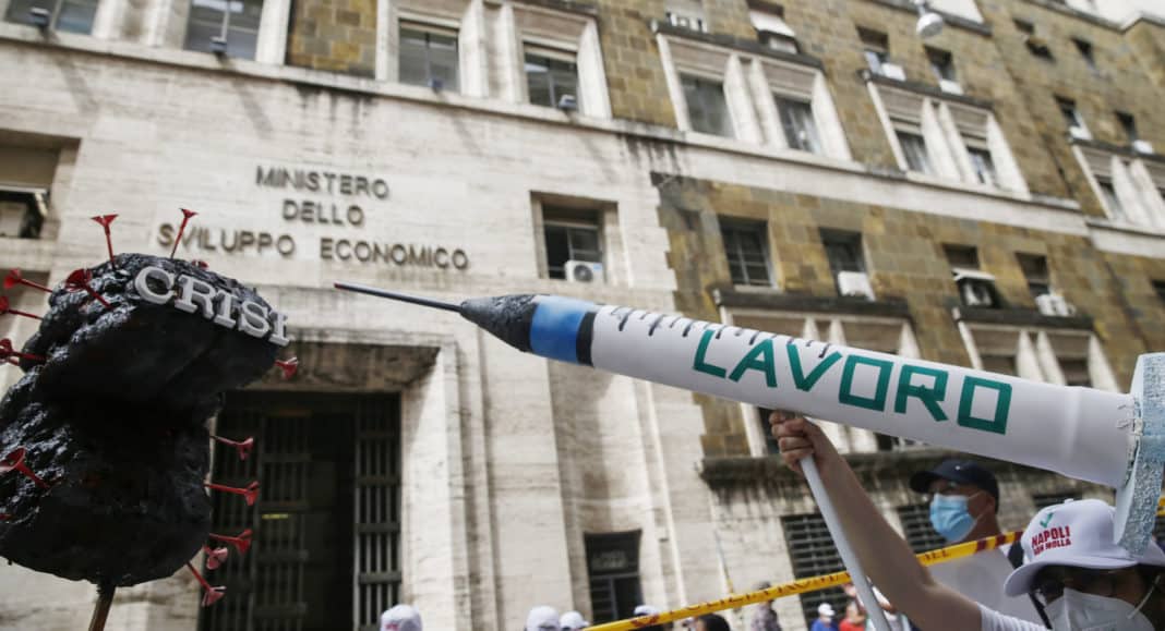 Manifestazione dei lavoratori della Whirpool: corteo dalla stazione Termini al MISE