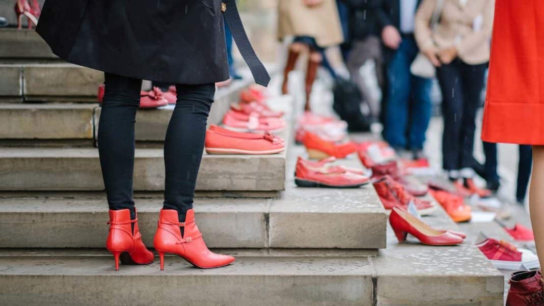 Action "Red Shoes" in front of the Lower Saxony State Parliament