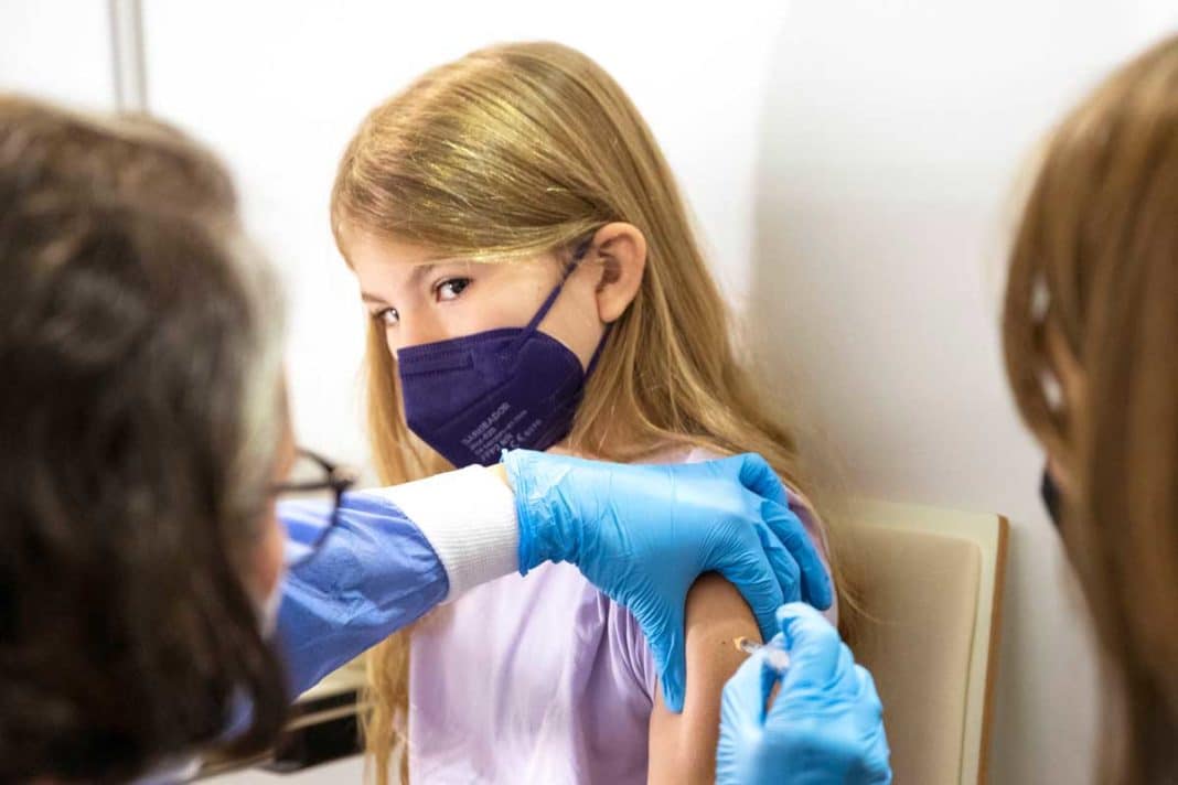 Austria, corsa ai vaccini: da oggi scatta il lockdown per i non vaccinati