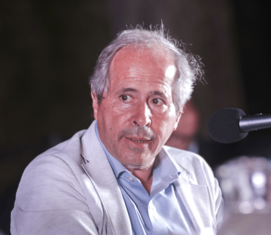 Andrea Crisanti: Priorità alla terza dose, ma…