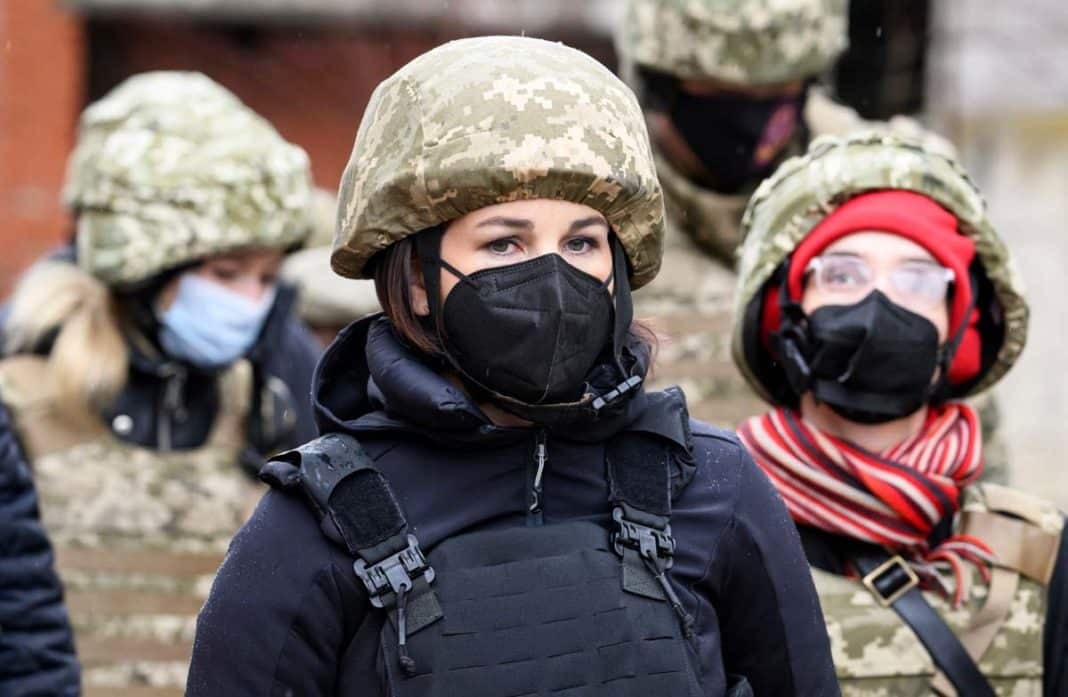 Annalena Baerbock on the front line in Ukraine