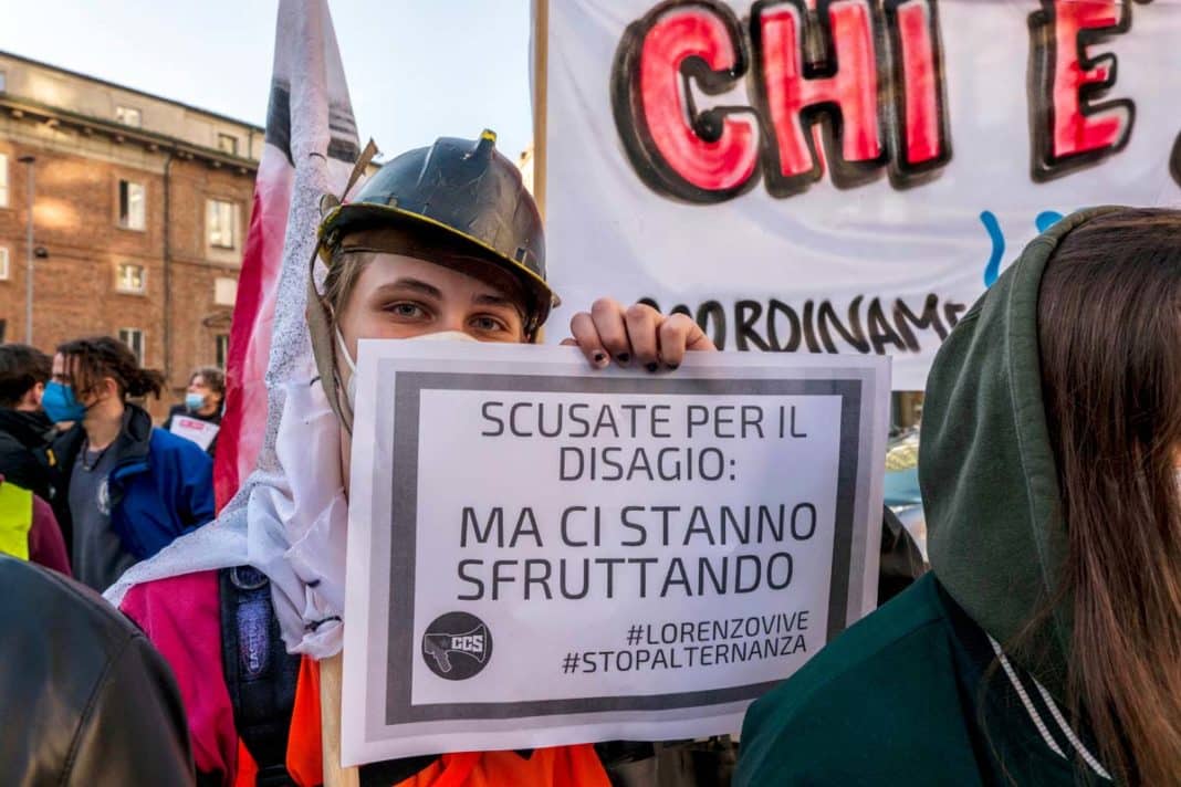 Milano. Protesta Studenti per la morte di Lorenzo Parelli scontri sotto la sede di assolombarda