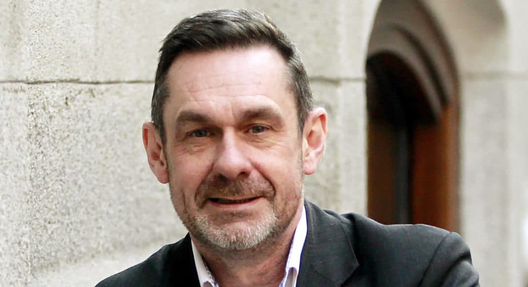 WIKI-El_periodista_británico_Paul_Mason,_fotografiado_en_Madrid_(cropped)