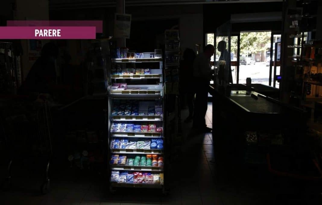 Caro energia, i supermercati abbassano le luci
