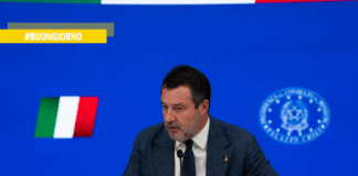 Al camionista la sedia, al ragazzino la cella